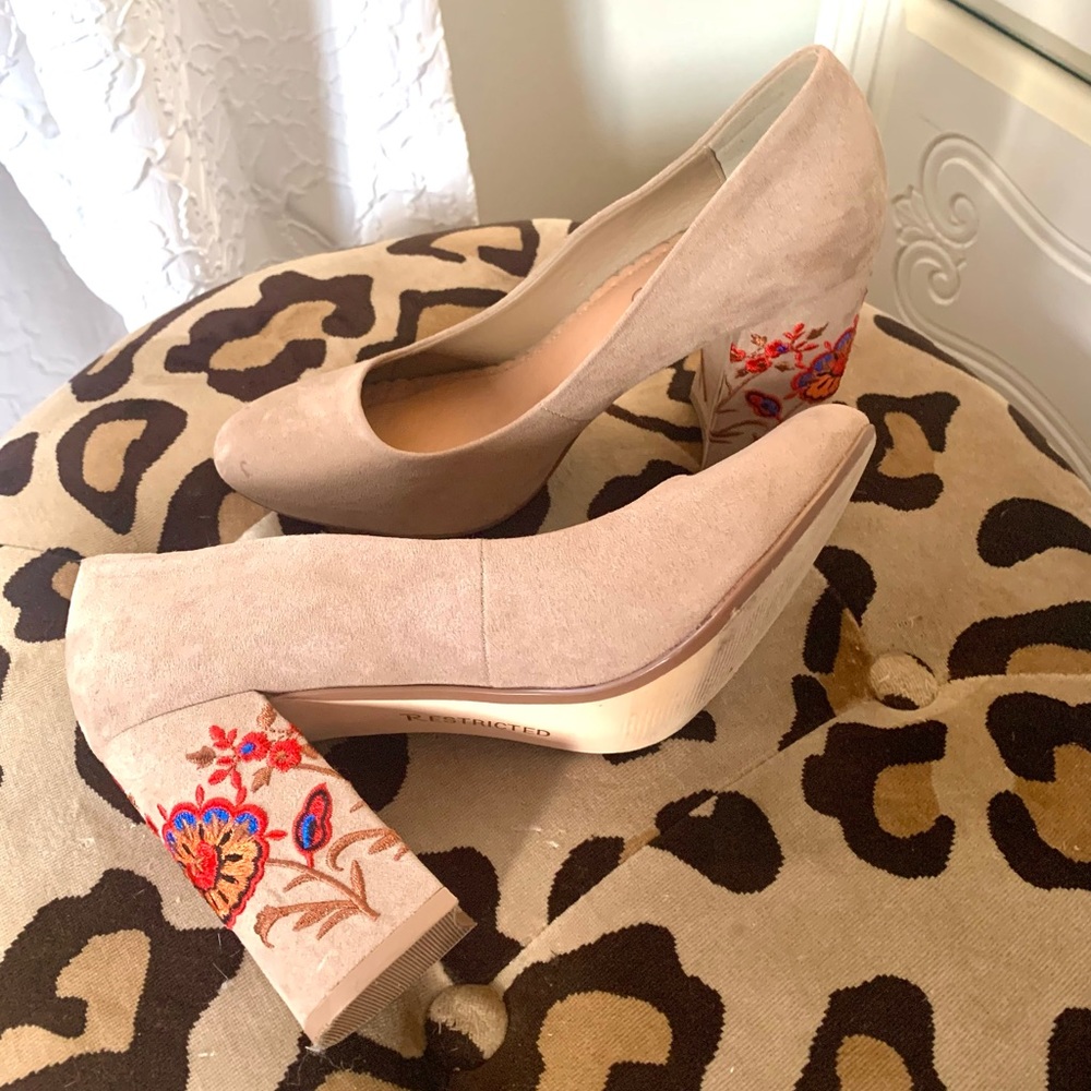 Women’s size 8 heels